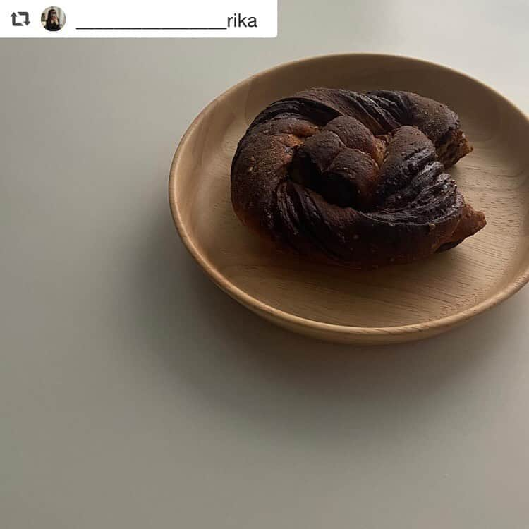 Otto Japan(オットージャパン) のインスタグラム：「@________________rika さん ご紹介ありがとうございます！  #repost @________________rika #PR ・・・ 今日の朝ごはんはBASEFOODのチョコパン。器はノースモールのだよ。 ⠀ #ノースモール公式アンバサダー #ノースモールサイト #オットー #オットージャパン #パン #朝ごはん #おうちごはん #basefood #basefoodlife #basebread ⠀」