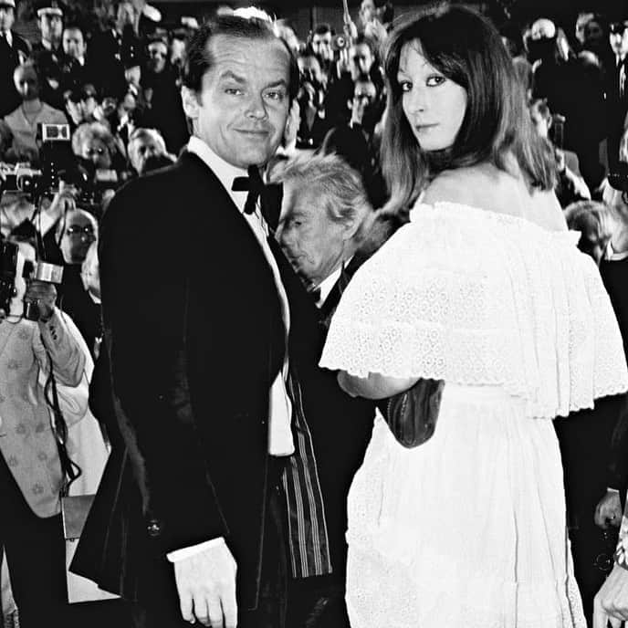 Meganさんのインスタグラム写真 - (MeganInstagram)「Dazzling Anjelica and Jack at Cannes, 1976  . . . #jacknicholson #anjelicahuston #styleicons #cannes #cannesfilmfestival」9月4日 9時30分 - zanzan_domus