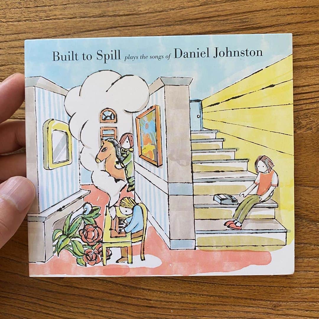 山田稔明さんのインスタグラム写真 - (山田稔明Instagram)「BUILT TO SPILLによるダニエル・ジョンストン楽曲集。ダニエル・ジョンストンってボブ・ディランみたいだなあと思うときがある。誰かのカバーで「ああ！なるほど」と気づかされることが多いから。 #朝一番に聴くレコード #買ったレコード2020 #買ったレコード」9月4日 9時28分 - toshiakiyamada