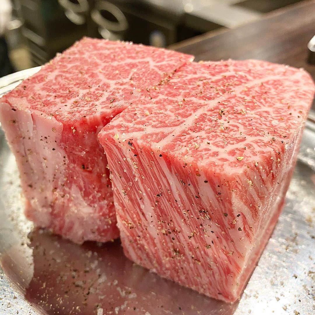 Mika Jimboさんのインスタグラム写真 - (Mika JimboInstagram)「【実は一七三の隠れうまメニュー 🥩焼肉一七三】﻿ ﻿ とりあえずしばらく焼肉食べれないと思って慌てて一七三！いつもハラミ食べてるけど、実はねヒレも美味しいんだよ🤪❤️﻿ ﻿ この日はシャトーブリアンがあったからそれ食べたった✌️あー。おいしい😟❤️﻿ ﻿ あと8千個食べたい☺﻿ ﻿ その日のおすすめ聞いて食べるのがいいよ👌そして、最近わたしのインスタ見て行ってくれてる人がたくさんいるみたいで嬉しい限り😂❤️﻿ ﻿ お店の人からたまに聞くと嬉しいんだよな〜☺️﻿ ﻿ ﻿ #焼肉ババア#一七三フォト#恵比寿#恵比寿グルメ#恵比寿ごはん#恵比寿ランチ#恵比寿テイクアウト#テイクアウト#恵比寿ディナー#焼肉好きな人と繋がりたい#肉好きな人と繋がりたい#美味しいもの好きな人と繋がりたい#東京のうまいメシシリーズ」9月4日 9時38分 - mikajimbox