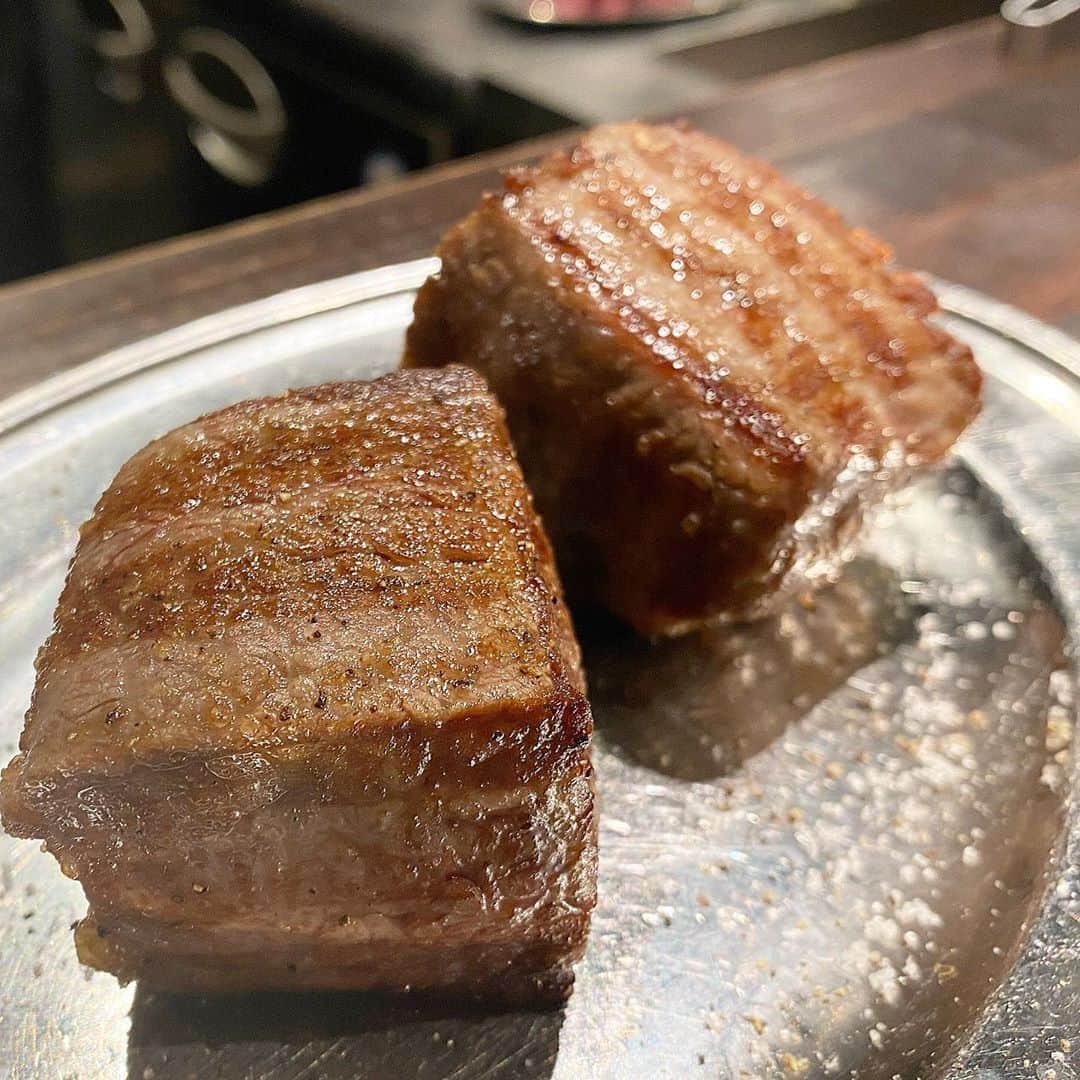 Mika Jimboさんのインスタグラム写真 - (Mika JimboInstagram)「【実は一七三の隠れうまメニュー 🥩焼肉一七三】﻿ ﻿ とりあえずしばらく焼肉食べれないと思って慌てて一七三！いつもハラミ食べてるけど、実はねヒレも美味しいんだよ🤪❤️﻿ ﻿ この日はシャトーブリアンがあったからそれ食べたった✌️あー。おいしい😟❤️﻿ ﻿ あと8千個食べたい☺﻿ ﻿ その日のおすすめ聞いて食べるのがいいよ👌そして、最近わたしのインスタ見て行ってくれてる人がたくさんいるみたいで嬉しい限り😂❤️﻿ ﻿ お店の人からたまに聞くと嬉しいんだよな〜☺️﻿ ﻿ ﻿ #焼肉ババア#一七三フォト#恵比寿#恵比寿グルメ#恵比寿ごはん#恵比寿ランチ#恵比寿テイクアウト#テイクアウト#恵比寿ディナー#焼肉好きな人と繋がりたい#肉好きな人と繋がりたい#美味しいもの好きな人と繋がりたい#東京のうまいメシシリーズ」9月4日 9時38分 - mikajimbox