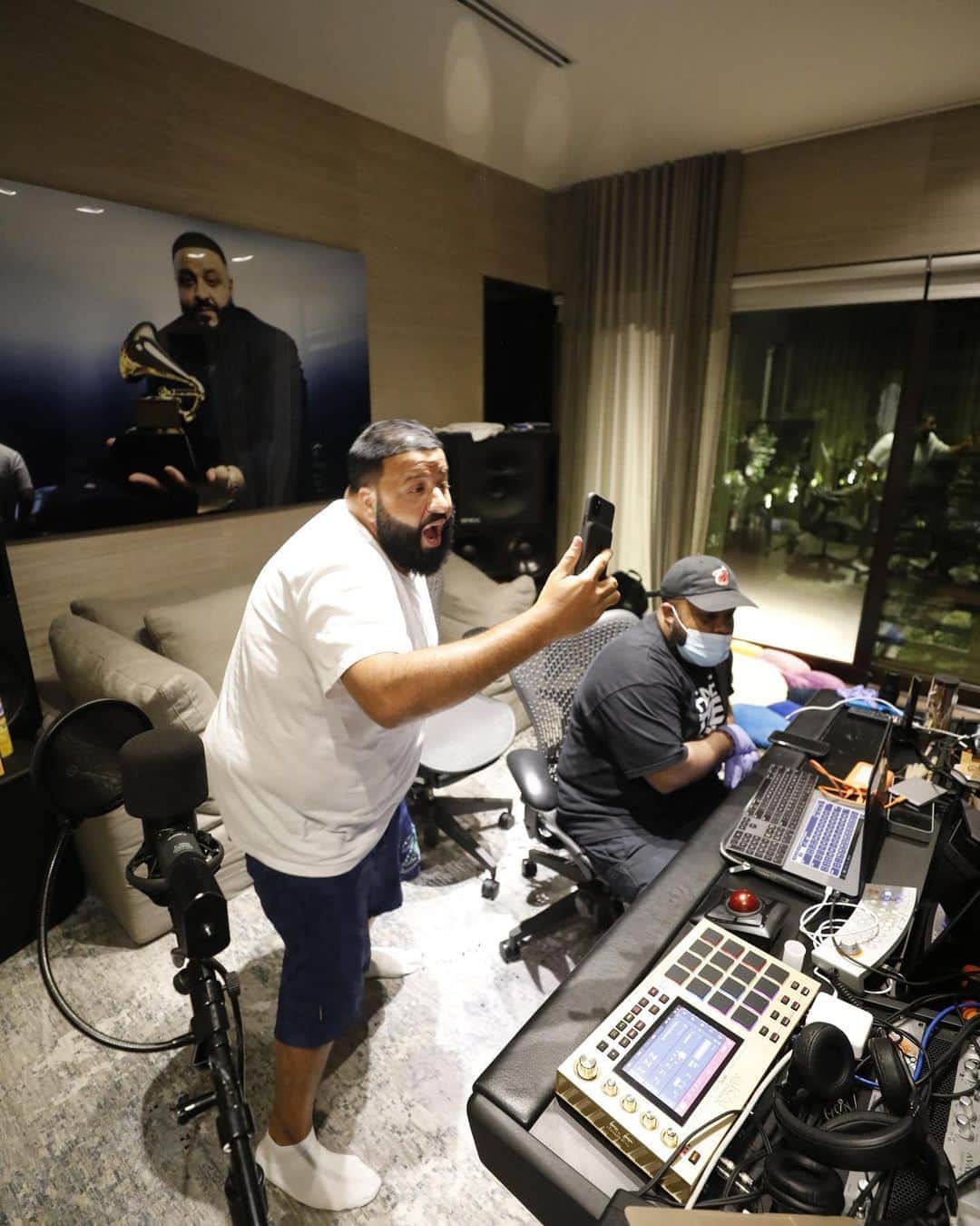 DJキャレドさんのインスタグラム写真 - (DJキャレドInstagram)「On the phone 📱 wit Canada 🇨🇦 !  Something coming !  FAN LUV I DID FOR YOU ! I didn’t give up! Luv always KHALED KHALED」9月4日 10時13分 - djkhaled