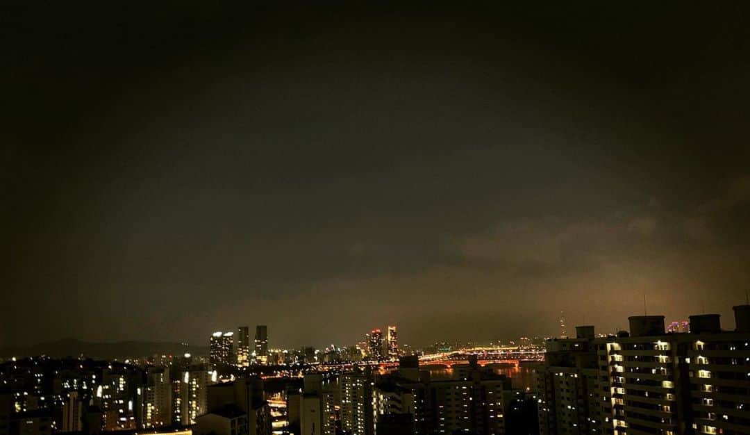 チョン・ヒョソンさんのインスタグラム写真 - (チョン・ヒョソンInstagram)「밤풍경 ✨」9月4日 10時34分 - superstar_jhs