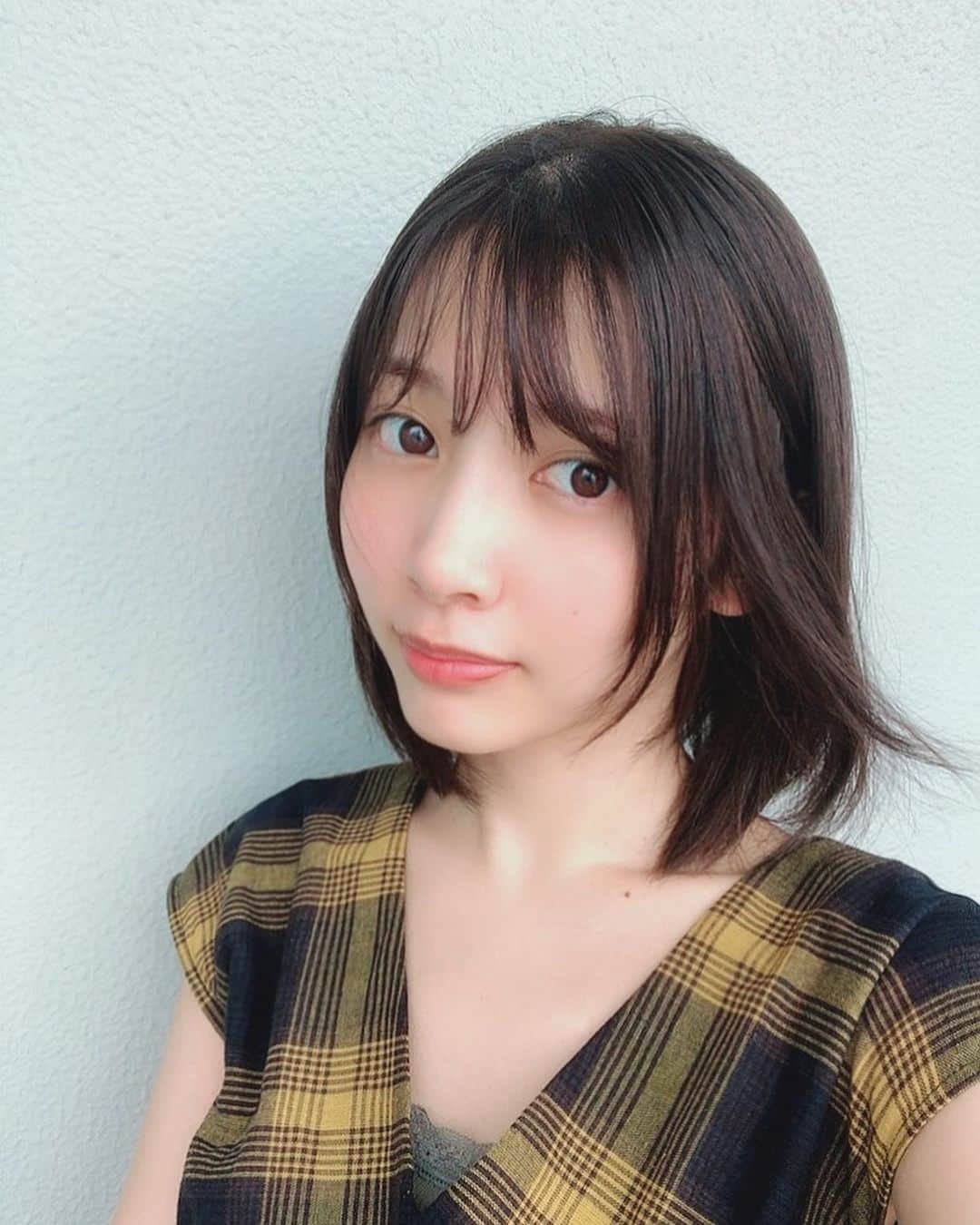 伊藤梨沙子のインスタグラム：「いつもお世話になっています！ @kawaragi_dab  トリートメントのおかげで数日経ったのに、とぅるとぅる☺️  タイミング良く 風になびかれました、左の髪。笑」