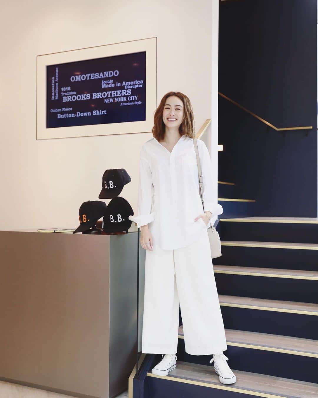 オードリー亜谷香のインスタグラム：「What’s better than a crisp white shirt? The new @brooksbrothersjapan in Omotesando is having an opening campaign that runs till 9/29 where you can monogram whatever you’d like on a shirt. What should I write on mine?  新しく出来た@brooksbrothersjapan 表参道店に行って来ました！カスタムシャツオーダーしてきたよ！#brooksbrothers #brooks brotherjapan」