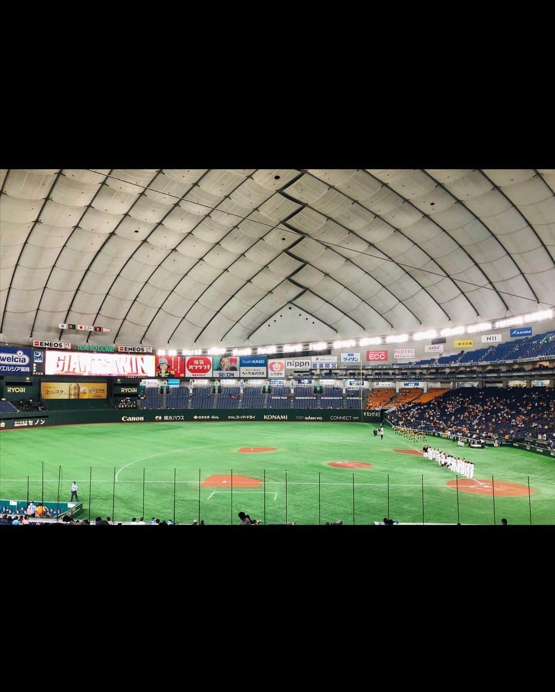 佐藤由季さんのインスタグラム写真 - (佐藤由季Instagram)「最強ーーー✊✨ ⚾️⚾️⚾️⚾️⚾️⚾️⚾️⚾️⚾️⚾️⚾️⚾️⚾️ #ホームラン記念日 の神様も ありがとうございます😆🙏 13連戦を気持ち良くスタートダッシュです！ 私も帰り道、ナイター終わりでも いつもより明るく感じた気がする…✨ 今朝の目覚めも最高…☺️ さぁいこ〜う✊ さぁいきょ〜う✊ 円陣タイム🕶もしっかり13回確認しました だって13連戦に13得点！縁起が良い👏 さぁ！13連戦⚾️最強に駆け抜けましょう🏃‍♀️ 東京ドームに戻ってくるまでは 私もテレビ前で毎日闘魂込めますね🔥 #ジャイアンツ  #withfans  #日テレジータス  #giantsPP  #直生  #プレゲームショー  #13連戦  #13得点  #連勝  #スタートダッシュ  #東京ドーム  #最強 🕶 #試合前から見逃せない  #噂の円陣タイム  #答え合わせ 🙆‍♀️ #挨拶番長 #岸田選手 に感謝😂🙏 #闘魂  #橙魂  #ジャイアンツ愛  #場内リポート  #フリーアナウンサー  #佐藤由季  #GoFightWin」9月4日 10時57分 - yukisato0710