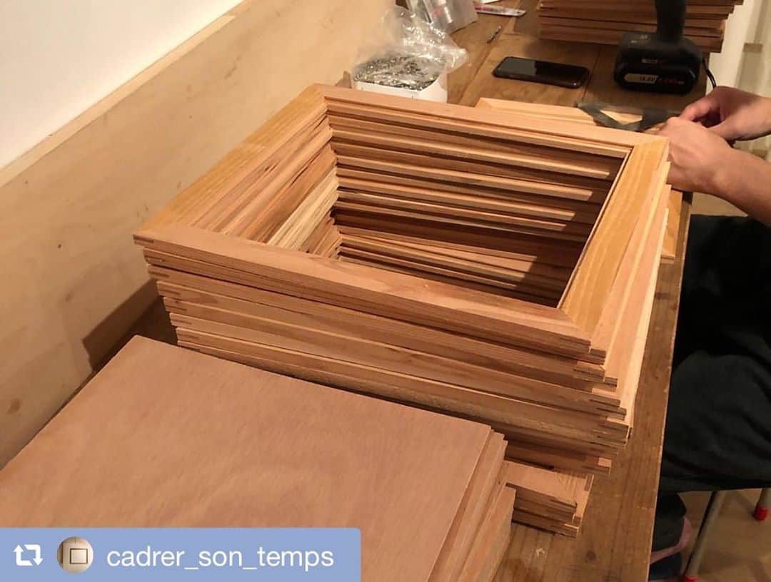 櫻田宗久のインスタグラム：「#repost @cadrer_son_temps via @PhotoAroundApp  たくさんのオーダーをいただきました。櫻田宗久さんの写真展、本日からです！  ____________________________________  櫻田宗久写真展 「水晶をとこ　瞑想をどり」 9月4日(金)～13日(日) 2会場にて同時開催  ____________________________________  ★神保町画廊 開廊時間: 13時～19時 会期中無休 千代田区神田神保町1－41－7　安野ビル1階  ★路地と人 開廊時間: 16時～21時 水曜日休廊 千代田区神田三崎町1－15－9　木暮ビル2階  水晶や花、ガラスなどをiPhoneのレンズ越しに携えて様々な場所で男性ヌードを撮影した作品です。新作を含む25作を展示予定。三崎町にある“路地と人”では、展示の他、イベントを予定しています。また“路地と人”では飲み物(有料)のご用意もございます。 (イベントは変更になることがあります、ホームページ、作家Twitter等でご確認ください)  路地と人でのイベントスケジュール 4日(金)19時半～　垣花克輝 (コンテンポラリーダンサー)によるダンス 6日(日)19時半～　窪田美樹 (美術作家)とのライブトーク 7日(月)19時半～　大木裕之 (映像作家、現代美術家)とのライブトーク  このよのはる (うたっておどれる似顔絵ユニット)のライブ 10日(木)19時半～　イーガル (作曲家、ピアニスト)のライブ 11日(金)19時半～　新井英樹 (漫画家)とのライブトーク  神保町画廊よりオンライン配信 5日(土)19時半～　櫻田宗久によるオンライン配信での展示作品紹介」