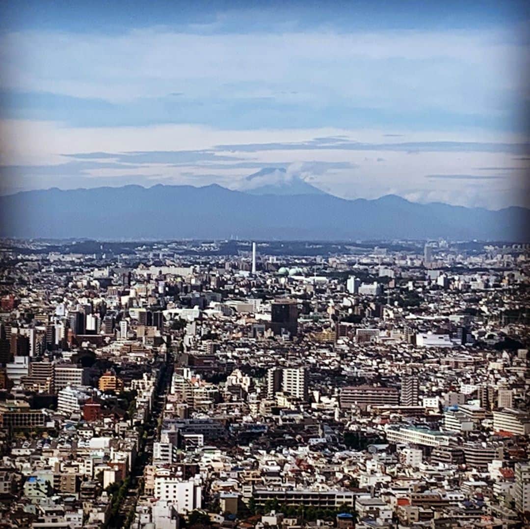 Park Hyatt Tokyo / パーク ハイアット東京さんのインスタグラム写真 - (Park Hyatt Tokyo / パーク ハイアット東京Instagram)「今朝はホテル西側に #富士山 を望むことができました。どうぞ心晴れやかな金曜日と週末を！ A bright and clear summer morning is a rare treat as we have an even better view of #MtFuji.  #parkhyatttokyo #luxuryispersonal  #mtfuji #mtfujijapan  #fujisan  #パークハイアット東京」9月4日 11時06分 - parkhyatttokyo
