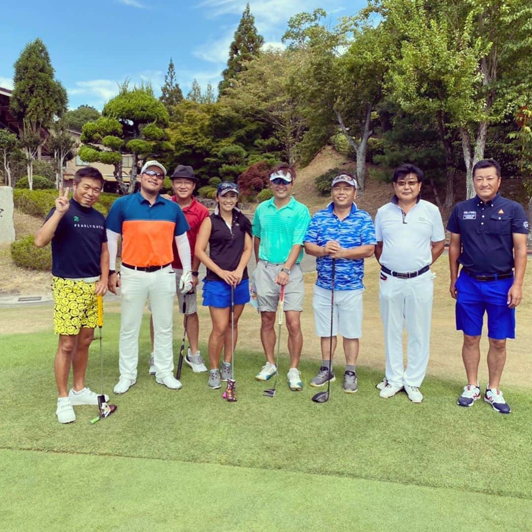 中村譲のインスタグラム：「地元にプロゴルファー@_shino.miyataをお招きしてラウンドレッスン⛳️ からの肉肉肉🍖 #ラウンドレッスン  #ゴルフ  #ひつまぶし  #焼肉  #golf #bbq」