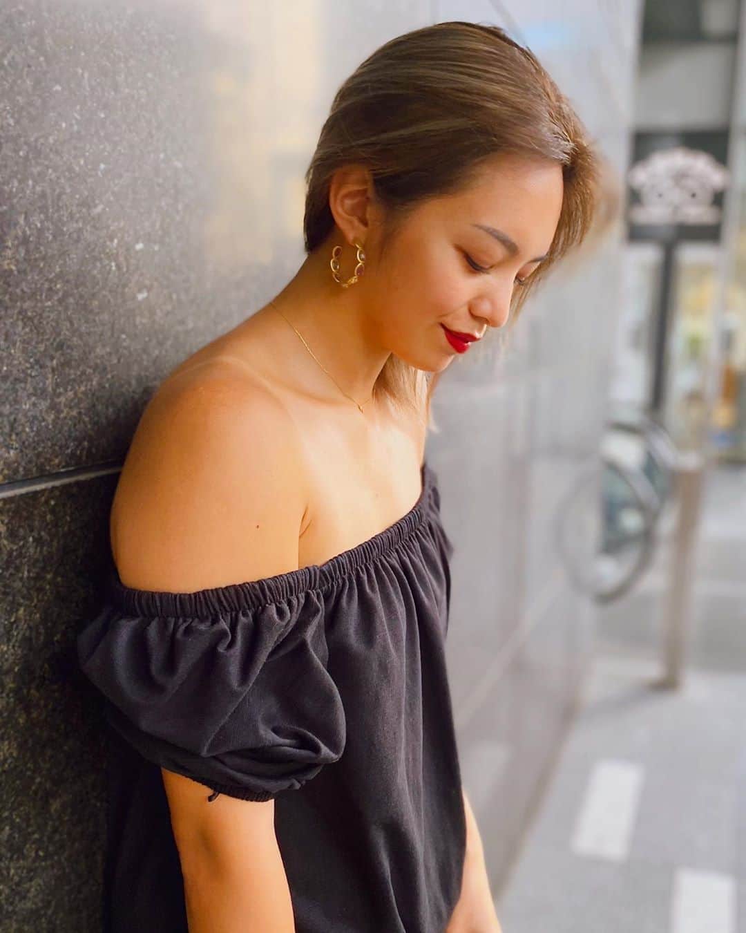 のインスタグラム：「こんにちは☺︎✌︎ . . 9月らしい残暑だな〜✨ プール行った水着の跡がくっきり👙な私w . .  昨日は沢山の質問ありがとーっ❤︎ 恋愛やら美容など やっぱ女の子って大変だよね〜🥺‼︎ 私で良ければ全然相談に乗りますよ❤️ . . では今日も皆さん素敵な1日を💕 . . . #monika #monikalifestyle  #love #ootd #fashion #instagood . #モニカ　#モニカライフスタイル  #9月　#残暑  #素敵な一日を #ファッション好きな人と繋がりたい」