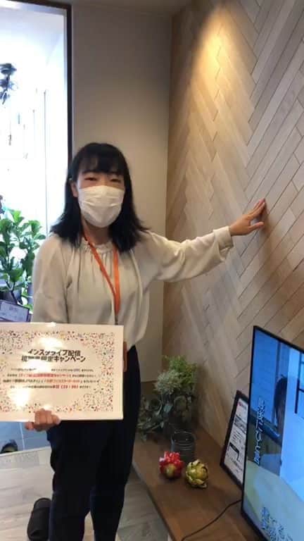 homelife 夢を叶える暮らし方のインスタグラム：「８月にOPENしたばかりの姫路中央店のショールームツアーです💁‍♀️ . 家づくりの資料請求はこちらから @homelife_shiryou  .  #一戸建て #ルームツアー #ヘリンボーン #LDK #ウォークインクローゼット #お洒落なお家 #おしゃれ #こだわり #ローコスト住宅 #マイホーム #夢のマイホーム #間取り #シンプルな暮らし #暮らしを楽しむ #注文住宅 #自由設計 #デザイン住宅 #myhome #family #house #home #homelife_京都 #homelife_大阪 #homelife_兵庫 #ホームライフ #ホームライフ100 #アーキホームライフ」