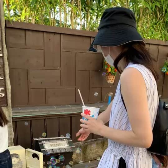 日高薫のインスタグラム：「カキ氷とシャボン玉🥳😋  #夏の思い出 #カキ氷 #シャボン玉 #3歳夏休み」