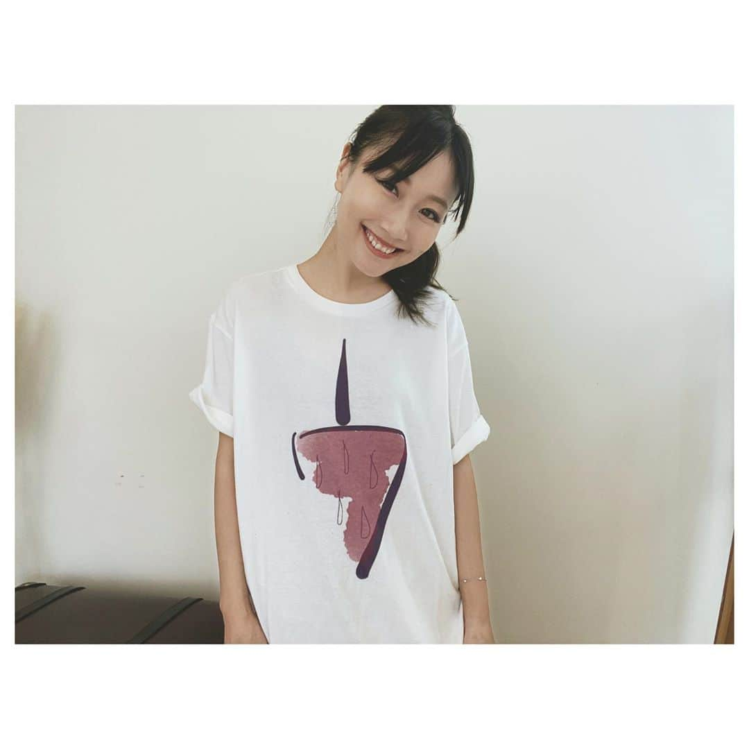 大塚愛さんのインスタグラム写真 - (大塚愛Instagram)「明日のオンラインライブグッズ  ラストはTシャツ。  17周年なので、縦に組み合わせると  ウ！  ウレシイ ウザイ ウマイ　　の  ウ！  きてきて。 buff.ly/2YIy3lt  AIO　　#love #is #born #online  #live #item  #fashion  #tshirt  #tシャツ  #ウ　#いちご #strawberry  #17th #anniversary  #甘くて #ほんのり #酸っぱい」9月4日 12時00分 - aiotsuka_official