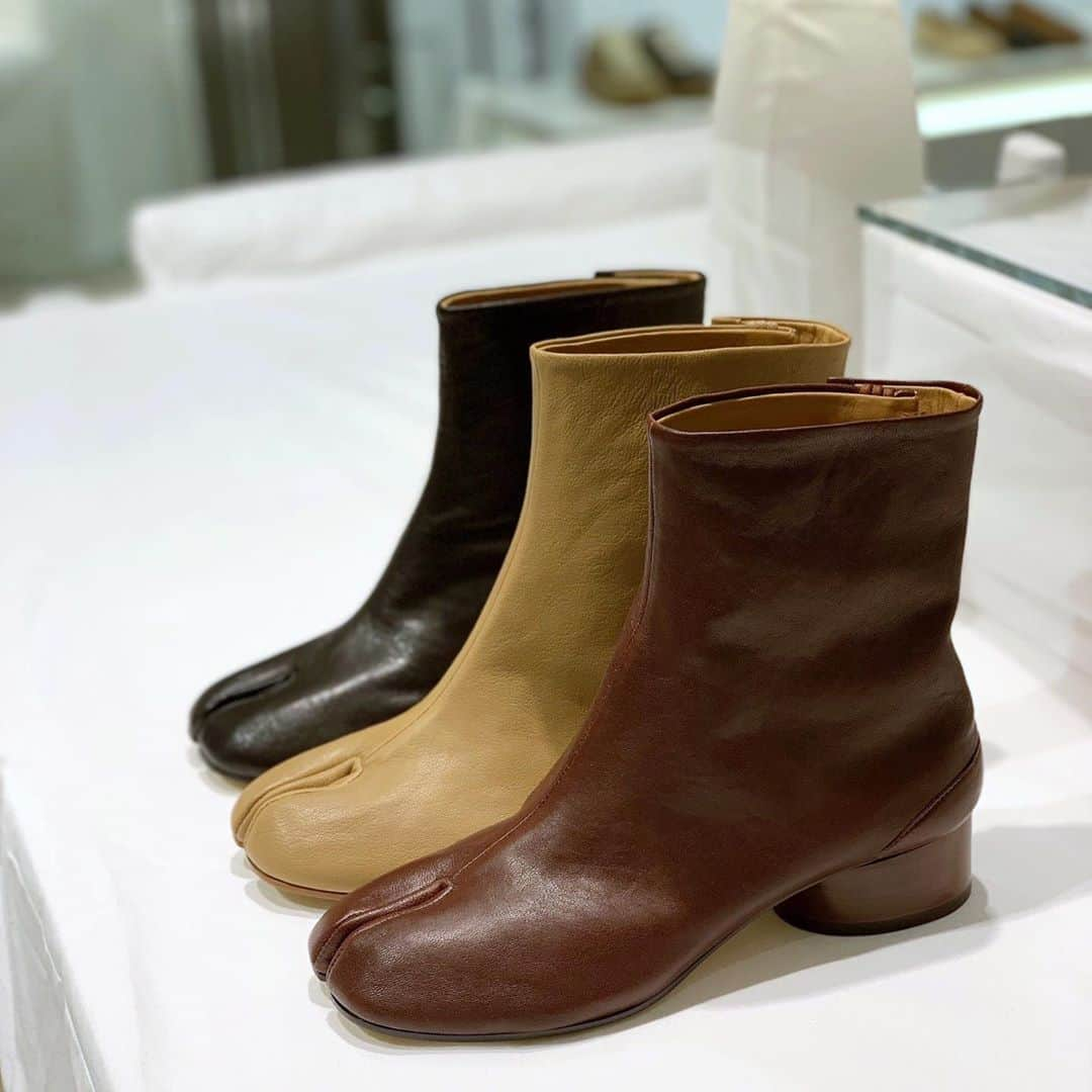 HANKYU.MODEさんのインスタグラム写真 - (HANKYU.MODEInstagram)「Maison Margiela AW2020 COLLECTION At 4F Shoes Gallery  #Hankyu #HANKYUMODE #umedahankyu #阪急うめだ本店 #うめだ阪急 #阪急百貨店 #osaka #umeda #mode #maisonmargiela #メゾンマルジェラ #タビシューズ #タビブーツ #artisanalcollection」9月4日 12時00分 - hankyumode