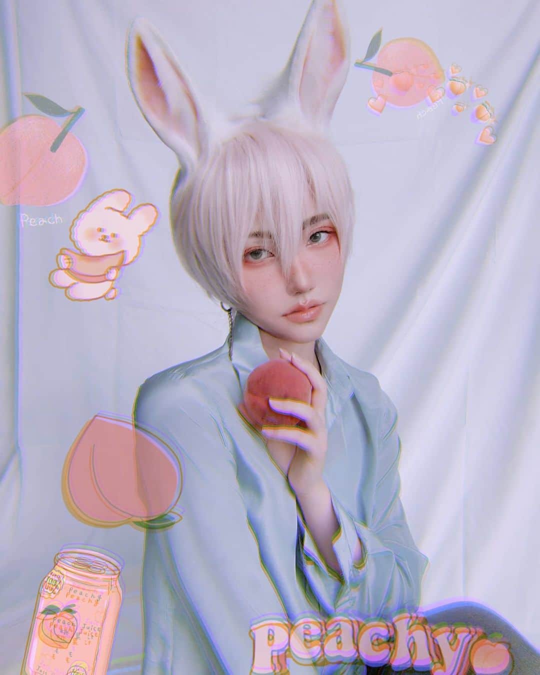 ひかりんのインスタグラム：「🍑 Just peachy 🍑 did a photoshoot only to express my love for peaches 🤣 original  bunny character 🐰 #peach #furry #cosplay」