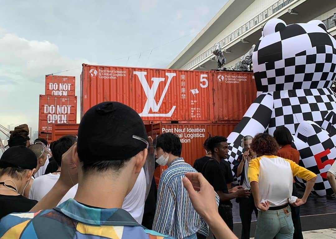 平山祐介さんのインスタグラム写真 - (平山祐介Instagram)「✔︎ LOUIS VUITTON MEN'S 2021 SPRING/SUMMER:TOKYO Sep.2,2020 @Tokyo InternationalCruiseTerminal  #louisvuitton #men #2021  #lvmenss21  #virgilabloh #nigo  #tokyo #fashionshow #model  #tokyointernationalcruiseterminal  #yusukehirayama #平山祐介」9月4日 12時18分 - yusukehirayama_