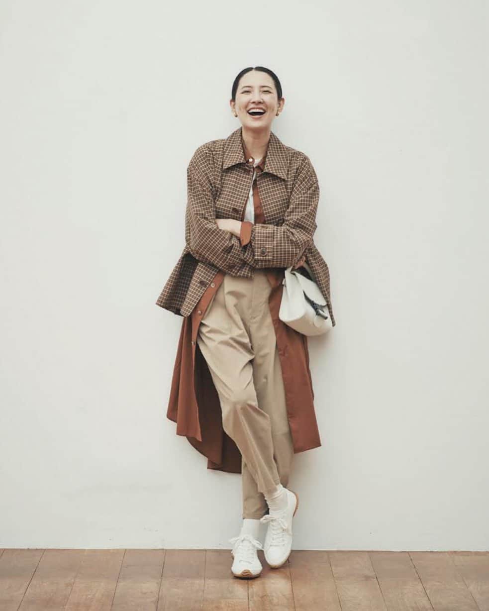 のインスタグラム：「@osharetecho   − T/W CHECKED JACKET ZO03-FD258  COTTON TYPEWRITER DRESS ZU03-FH261  POLYESTER CHINO PANTS ZU03-FF100  DOUBLE SOLED SNEAKERS ZU03-AJ256  BUCKLED BAG SUEDE ZU03-AG122 −  @zucca_tokyo #newarrivals #autumn #winter #2020 #2021 #aw20 #collection #fashion #tokyo #japan #ootd #zucca #zuccatokyo #ズッカ #ズッカトウキョウ」