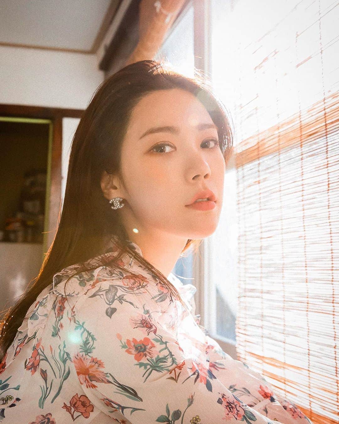 リジ のインスタグラム：「코로나 없던 시절 그리워😭 @_photobyharu」