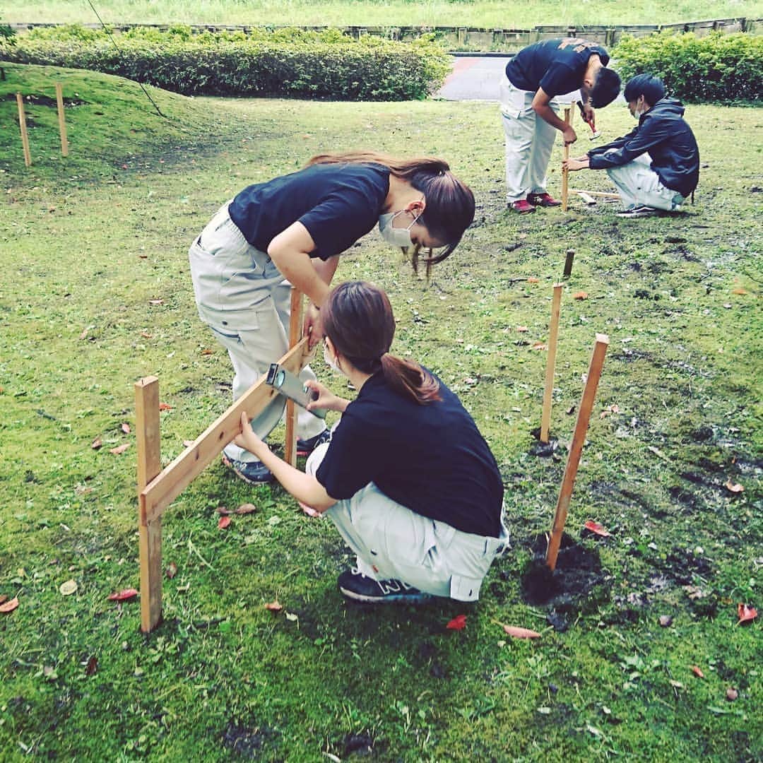 日本工学院さんのインスタグラム写真 - (日本工学院Instagram)「土木・造園科で、道路工事の実習をしているときの様子です❗ . 暑くて汗だくになりながら杭打ちを行いました✨ . . 「#日本工学院」をチェック！！ 学生が投稿したリアルな日常風景を見ることができますよ！ . . #nihonkogakuin #専門学校 #日本工学院八王子専門学校 #日本工学院専門学校 #教職員投稿写真 #土木造園科 #若きつくりびと #土木スタグラム #土木 #土木業 #造園 #造園業  #ドボ女 #ドボジョ  #現場男子 #現場女子 #ワークマン女子  #土木女子 #けんせつ小町」9月4日 12時38分 - nihonkogakuin