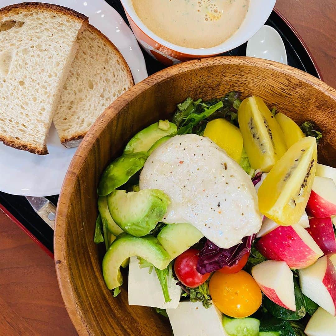 仲摩匠平さんのインスタグラム写真 - (仲摩匠平Instagram)「事務所で食べる昼ご飯。 健康的。 ・ ・ #事務所ランチ #スリストム広島 #昼ご飯 #ヘルシーメニュー #健康食 #栄養満点 #事務所カフェ #ダイエット#food #lunch #healthy」9月4日 12時38分 - shoheinakama