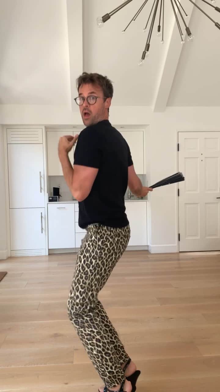 ブラッド・ゴレスキーのインスタグラム：「I think I might need to send @lisarinna some fans 💃🏻🕺🏻  #TGIF #freakout #partyofone #disco #iconic #rhobh」