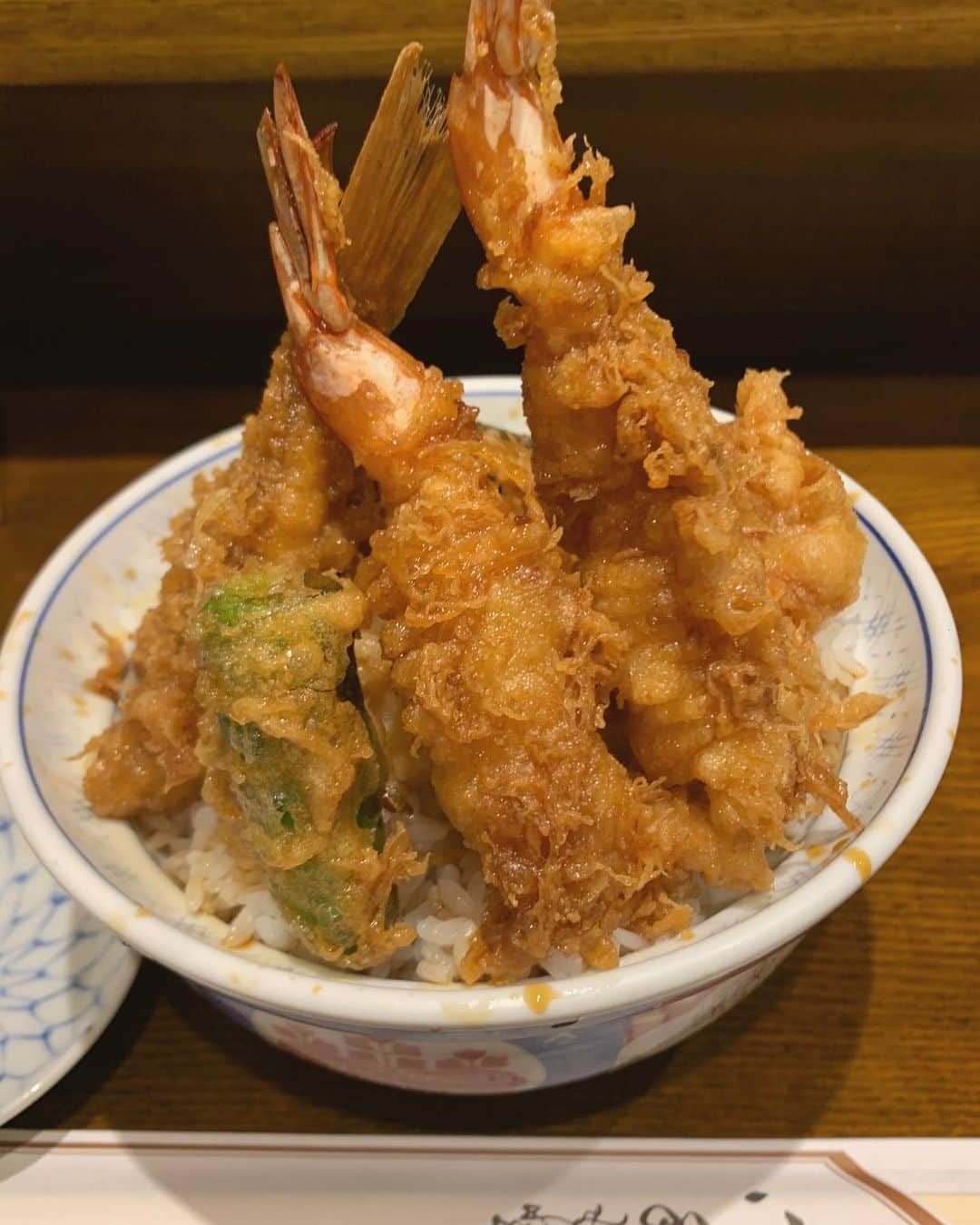 安藤咲良さんのインスタグラム写真 - (安藤咲良Instagram)「. たまに食べたくなる天丼〜☺️ 初めて食べたのは 22歳になってからでした🤣 . #天丼　#金子半之助 #サクサクで美味しいのだ！」9月4日 23時40分 - sakura.ando