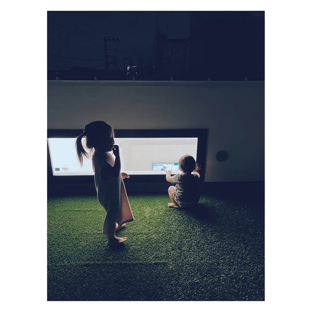 柏木作夢さんのインスタグラム写真 - (柏木作夢Instagram)「夏の終わりに  芽生える想い ・・・・・・・・・・・・・・・・・・・・ #景色 #柏木景色 #笑顔 #友達 #1歳6ヶ月 #男の子 #こどものいる暮らし」9月4日 23時43分 - samukashiwagi