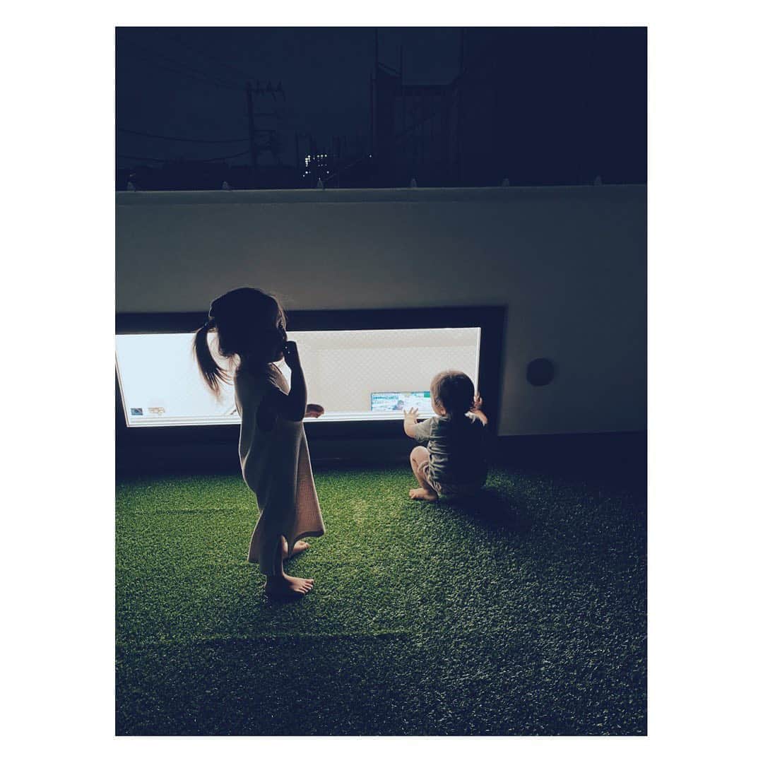 柏木作夢さんのインスタグラム写真 - (柏木作夢Instagram)「夏の終わりに  芽生える想い ・・・・・・・・・・・・・・・・・・・・ #景色 #柏木景色 #笑顔 #友達 #1歳6ヶ月 #男の子 #こどものいる暮らし」9月4日 23時43分 - samukashiwagi