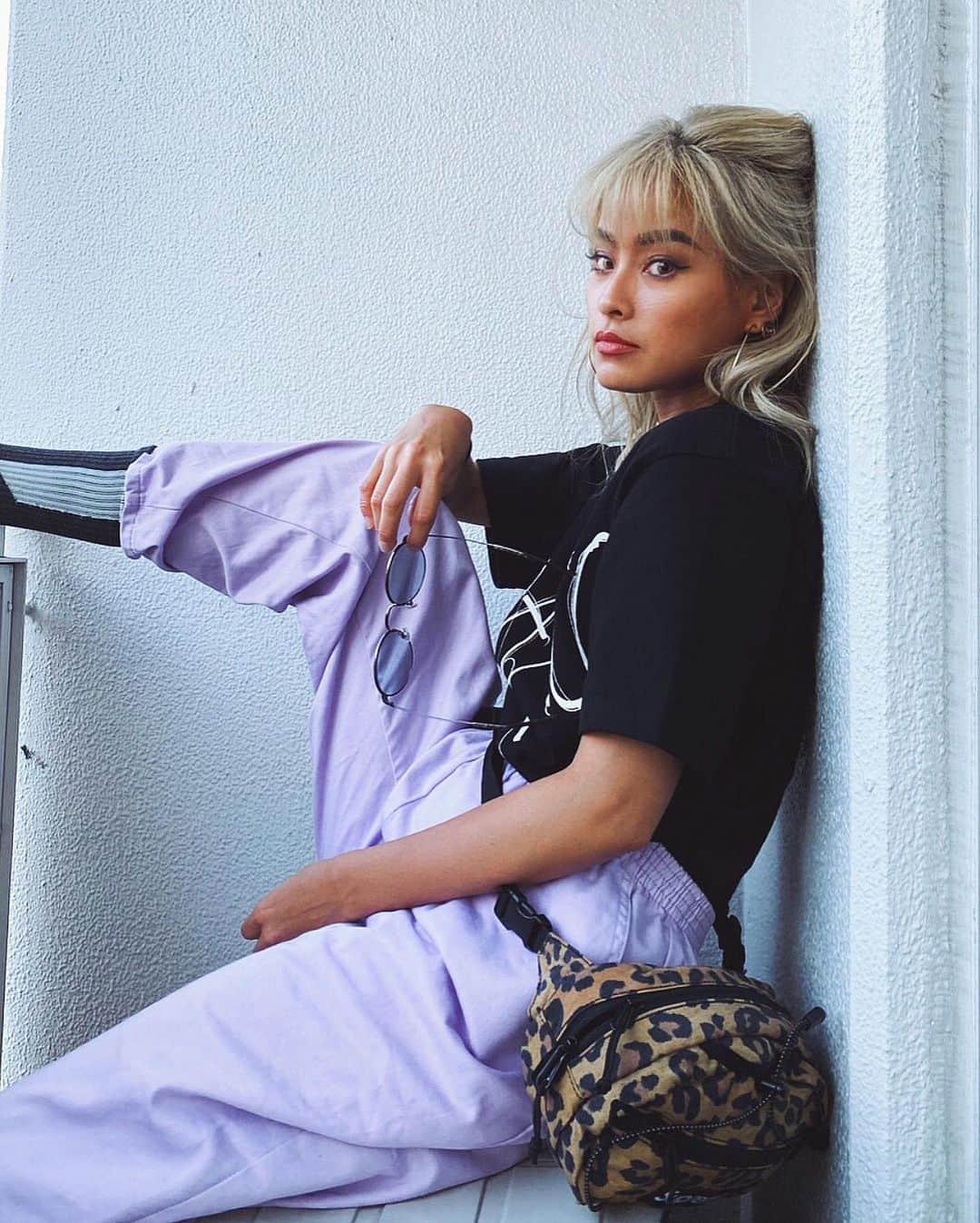 雨森はなこさんのインスタグラム写真 - (雨森はなこInstagram)「#ootd #コーデ 本日から発売のメイちゃんのブランド @zeldaloco_1 の Tシャツをメインにコーデしたのさ💜💜💜 ・ @maizel_ramos  メイちゃんおめでとう🥺🎉 ・ ボトムは古着屋で最近ゲットしてマティちゃんからプレゼントしてもらったんだ🥺らぶ ・ 靴下は @nerdunit のだよん🔥チラリズム #instagood#instadaily#outfitoftheday#zeldaloco#おめでとう#ゼルダロコ#まとうだけで主人公になれる服」9月4日 22時12分 - hanako7o4