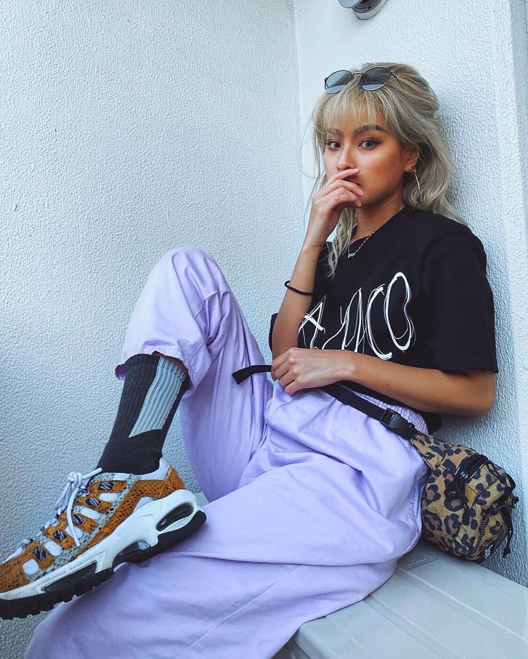 のインスタグラム：「#ootd #コーデ 本日から発売のメイちゃんのブランド @zeldaloco_1 の Tシャツをメインにコーデしたのさ💜💜💜 ・ @maizel_ramos  メイちゃんおめでとう🥺🎉 ・ ボトムは古着屋で最近ゲットしてマティちゃんからプレゼントしてもらったんだ🥺らぶ ・ 靴下は @nerdunit のだよん🔥チラリズム #instagood#instadaily#outfitoftheday#zeldaloco#おめでとう#ゼルダロコ#まとうだけで主人公になれる服」