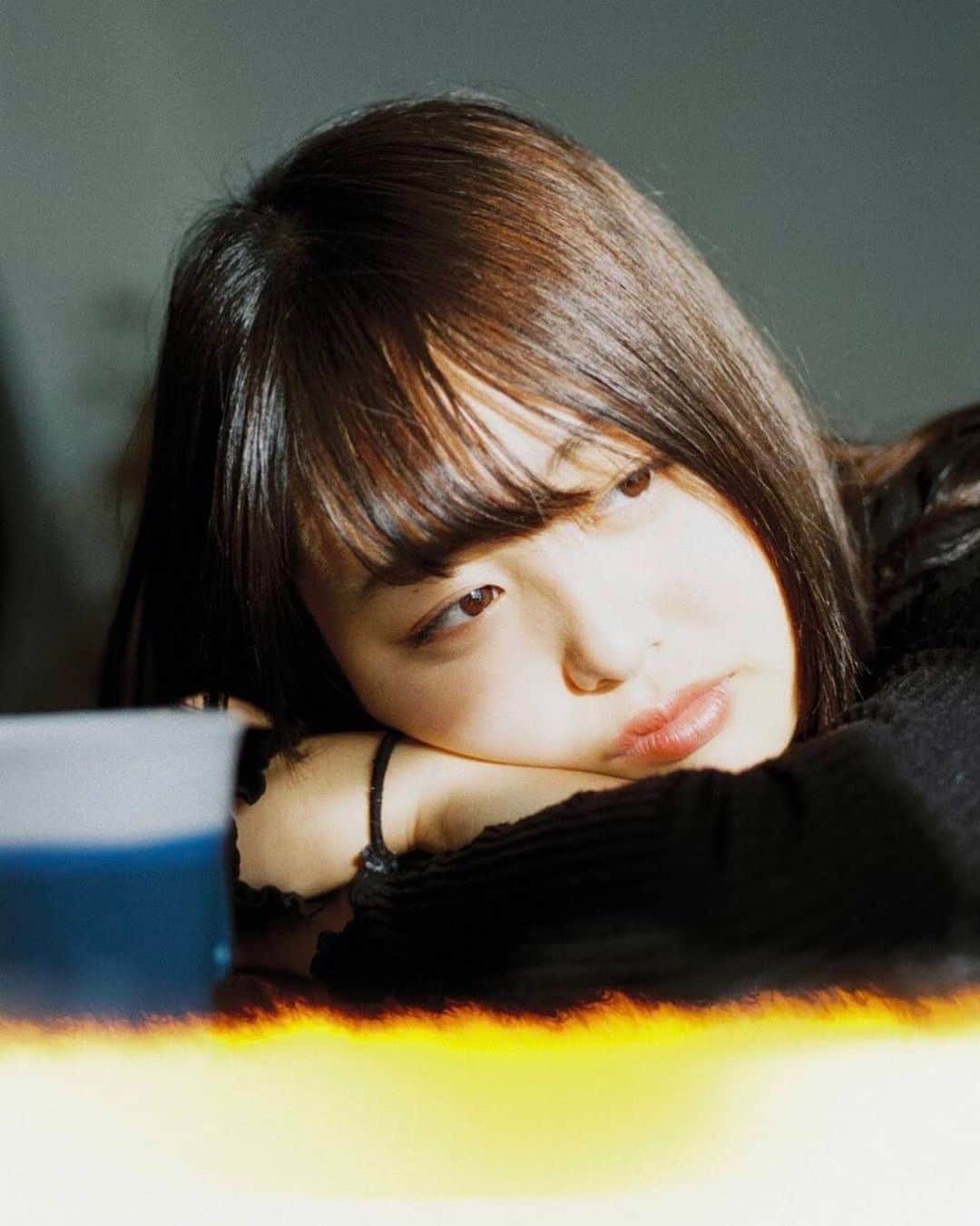 犬塚花菜子のインスタグラム：「まさかのまた冬の写真失礼します、笑笑 撮影モデルをさせていただいた時の📸  寝ても寝てもねむーーいときってあるよね💭 でも最近は割とショートスリーパーでやっていけてる！笑  今日の配信は23時からにします！！ 遅くなってごめんなさい💦 浴衣配信するのでぜひ来てねっ🐕🌻  #Instagram#撮影モデル#被写体#ミスミスター#ミス桜美林#桜美林大学#ミスコン#ファイナリスト#撮影#ミクチャ #配信#投票 #ミス桜美林 #ミスミスター桜美林 #f4f#ootd#サロモ#サロンモデル#follow#followforfollowback#カメラ越しの私の世界#一眼レフ#フィルム#filmphotography#東京#カフェ巡り#iPhone#camera」