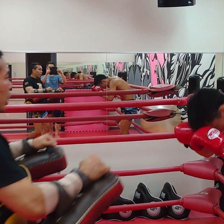 梅野源治のインスタグラム：「🤜🤜🤜」