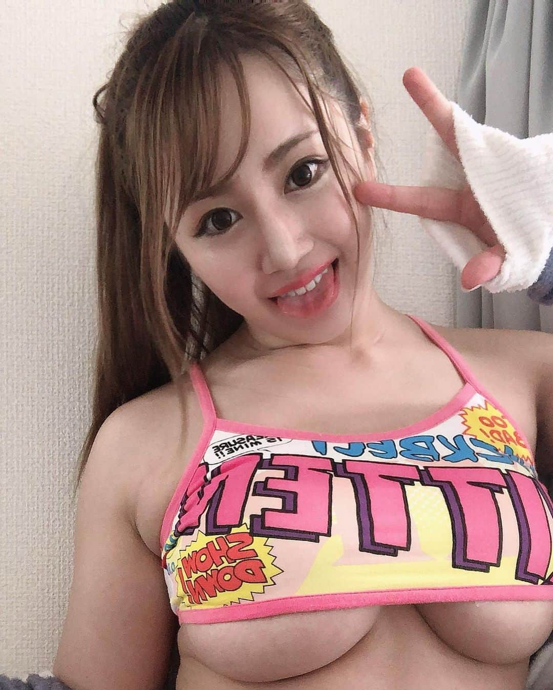 のインスタグラム：「何故か消えた写真を📸 顔アップにしたらいける？ . . 今年最後のプール撮影会 四連休にやろうかな👙💓 . . 9/12 団体のみ空きあり個撮満枠 19シュートボクシング@後楽園ホール 25 はなまる満枠御礼 . . 20.27 個撮団体入れるよ 名古屋いついこー月末？ .  #gravureidol  #エロスタグラム　#インスタグラビア　#asiangirls #japanesegirl  #水着美女 #水着ギャル　#由比ヶ浜　#江ノ島 #撮影会　#撮影会モデル　#ギャル　#巨乳ギャル #巨乳好き」
