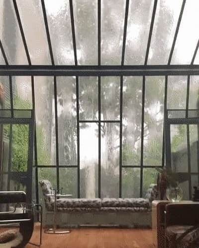 Mathilde Goehlerのインスタグラム：「Blurry mood」