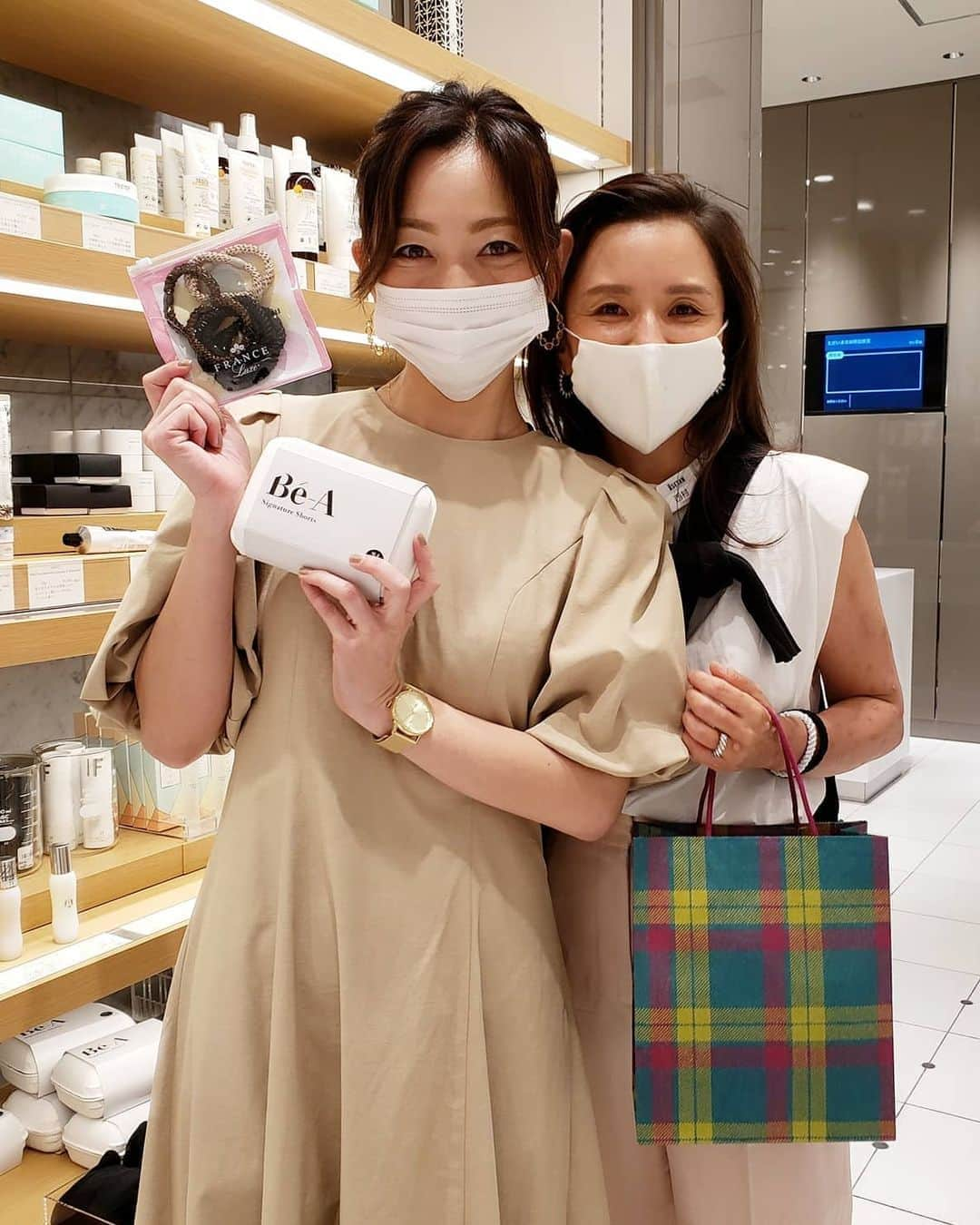 佐藤純さんのインスタグラム写真 - (佐藤純Instagram)「9/2に｢ISETAN Seed - Daiyindex -｣伊勢丹新宿店本館1階に…  ビューティーブランド SIMPLISSE (シンプリス) ヘアアクセサリーブランド France Luxe (フランスラックス)  そして、今話題の超吸収型生理ショーツブランド B'e-A の取り扱いがスタート。  私のめちゃめちゃ愛用しているヘアゴム ｢ポニーテールチューブ｣もありますよ～‼️  このヘアゴム以外使えない😁❤ってくらい(笑)  シンプリスの飲む日焼けどめもね😉  @simplisse_official × @bordersatbalcony_official   のコラボポーチも可愛かったよ❤️  #simplisse  #シンプリス #伊勢丹 #伊勢丹新宿 #サプリメント #飲む日焼け止め #franceluxe #フランスラックス #ポニーテールチューブ #bordersatbalcony  #ポーダーズアットバルコニー #ポーチ #ママ #ママモデル #モデル #mama #mamamodel #model」9月4日 22時35分 - junsatoidea