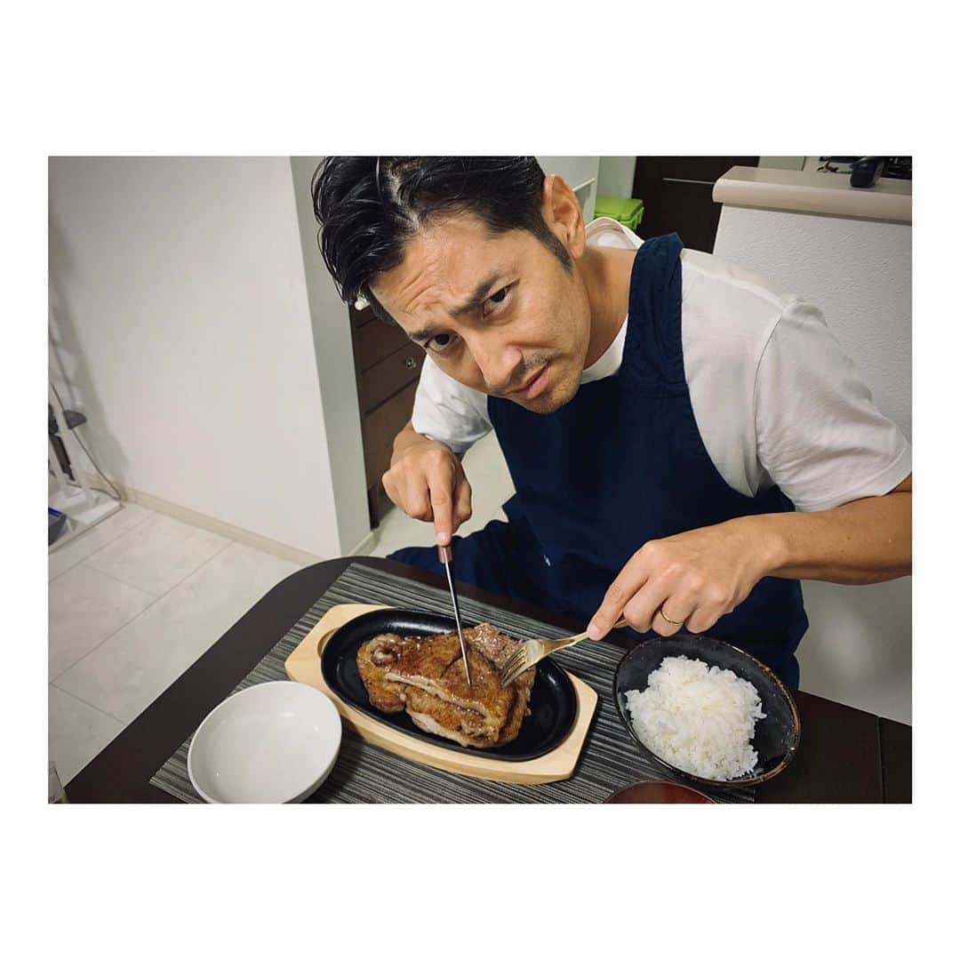 肥野竜也のインスタグラム：「【やはりニクが好き】﻿ ﻿ ﻿ 肉食わないとチカラ出ないよね〜﻿ 家で食べる為に鉄板皿とターク（フライパン）を買う…﻿ こんな時期だから少しでも家で楽しみたい😆👍✨﻿ ﻿ …野菜写ってないけど、ちゃんとサラダはあります💦www﻿ ﻿ ﻿ #肥野LIFE﻿ #肉好き﻿ #自宅ステーキ﻿ #野菜も食べましょう﻿」