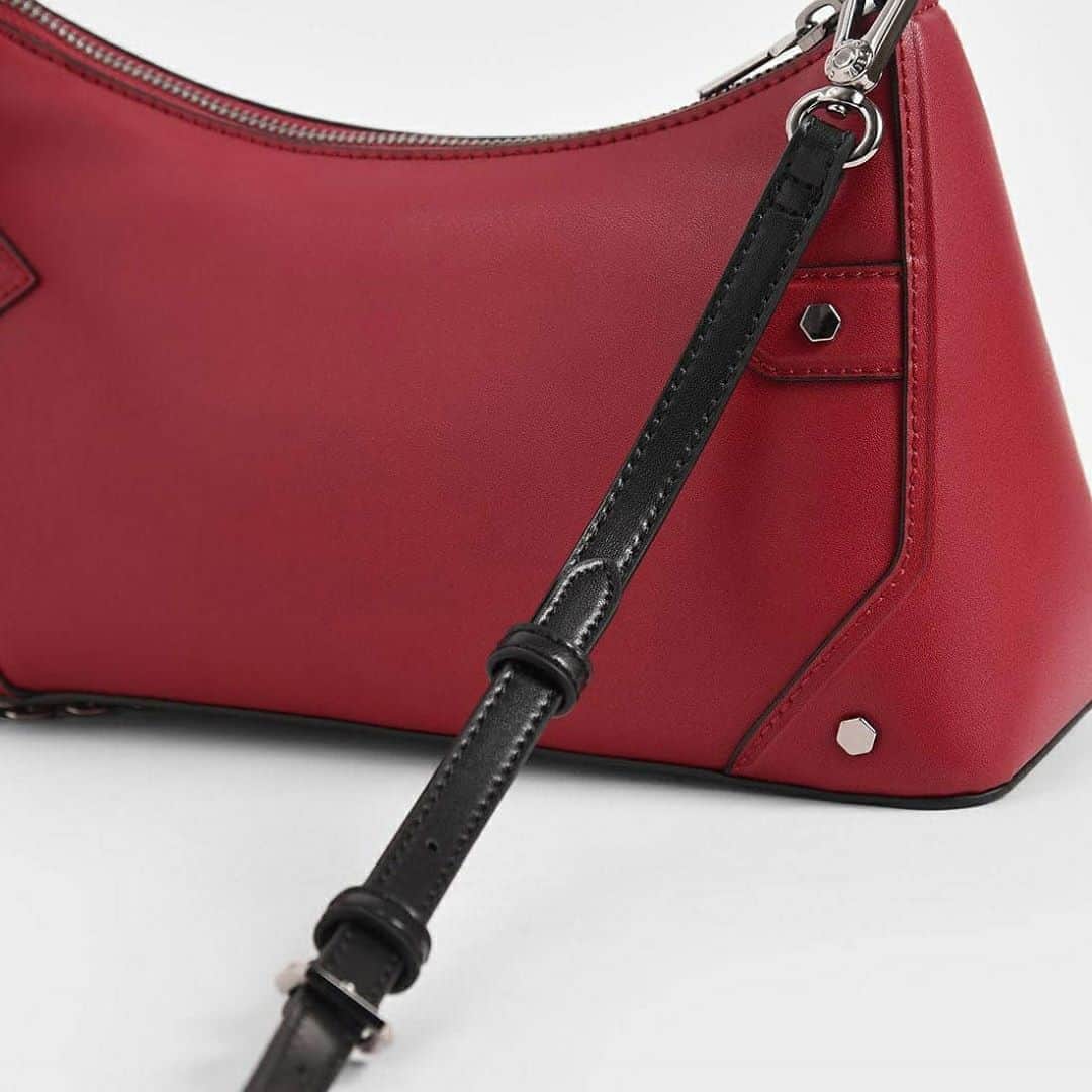 CHARLES & KEITH JAPAN CHARLES & KEITHさんのインスタグラム写真 - (CHARLES & KEITH JAPAN CHARLES & KEITHInstagram)「3種類のストラップをセットにしたマルチバッグ。⁠ ⁠ チェーンハンドルバッグ⁠ ￥8,900 +tax⁠ ⁠ #CharlesKeithFW20⁠ ⁠#チャールズアンドキース」9月4日 22時47分 - charleskeith_jp