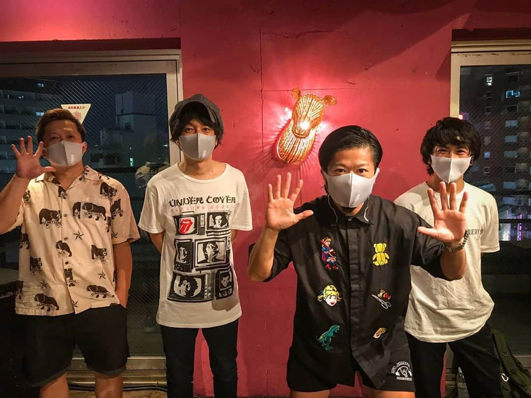 上中丈弥さんのインスタグラム写真 - (上中丈弥Instagram)「数ヶ月ぶりに4人でLIVEしました🤝 まぁこれに勝るものはないね。 サンキューイナ戦！ #イナズマ戦隊 #イナ戦 #theイナズマ戦隊」9月4日 22時51分 - jyouya