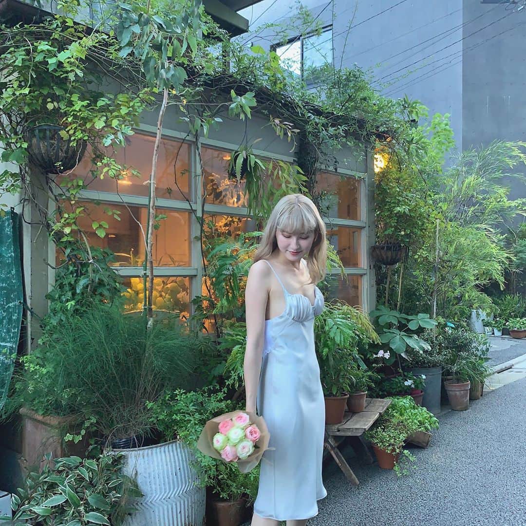 Tomomi Teradaのインスタグラム：「家の中だけじゃ飽き足らず、外でもマーメイドでいられるスリップ作ったよ🧜🏻‍♀️」