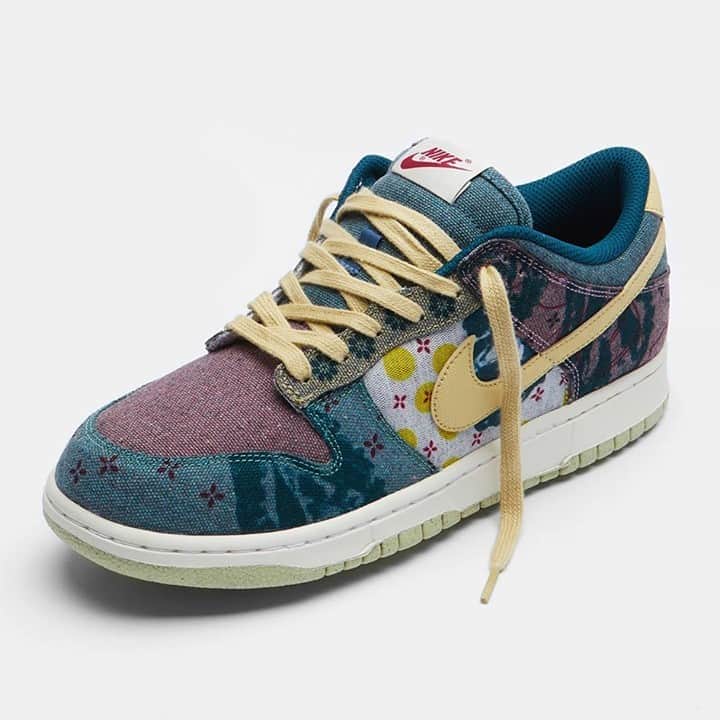 Sneaker Newsさんのインスタグラム写真 - (Sneaker NewsInstagram)「The store list for the Nike Dunk Low SP "Community Garden" is now live. Did you know - no two pairs of these shoes are alike? Each of the patterned panels are unique from one shoe to the next. For a store list (raffles!), hit the link in our bio.」9月4日 23時03分 - sneakernews