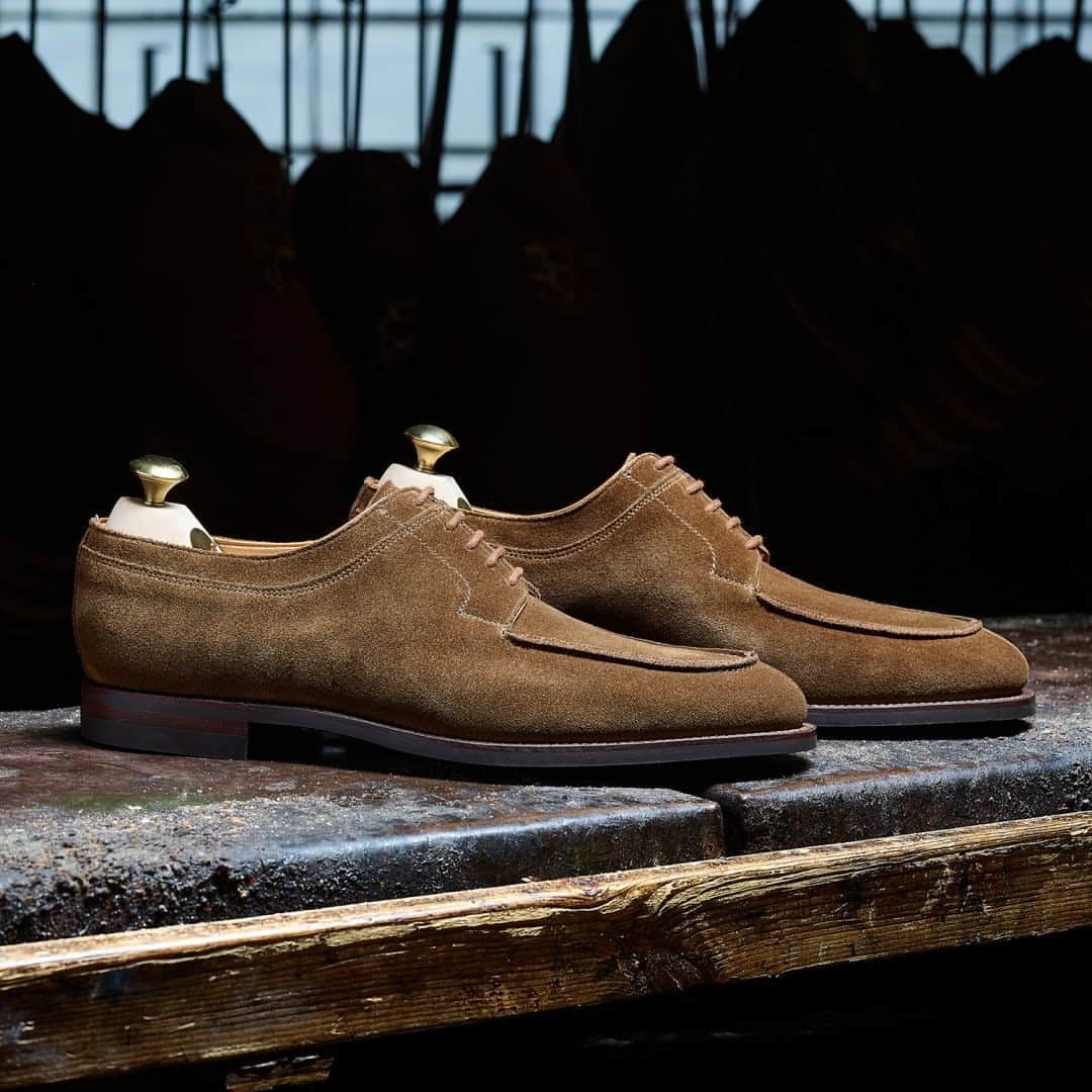 のインスタグラム：「Hardwick  Snuff Suede  Last 341  City Rubber Sole . #crockettandjones #madetobeworn #derby #hardwick」