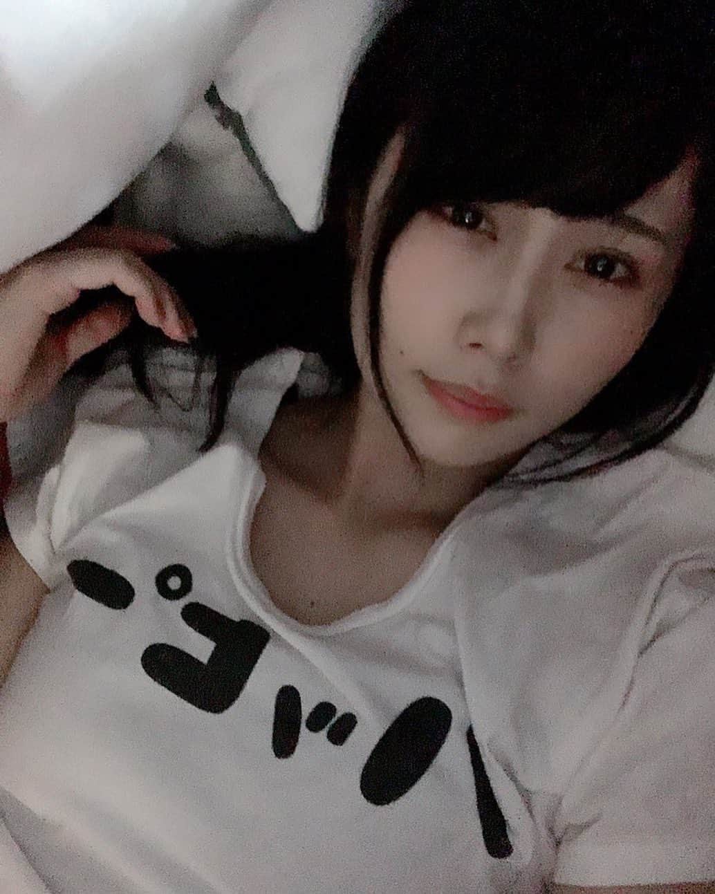 のインスタグラム：「. 暗い部屋でクッションに埋もれてる🦈 やわらかい🦈 (このまま寝ちゃいそう) . ✼••┈┈••✼••┈┈••✼••┈┈••✼••┈┈••✼ . I'm buried in a cushion in a dark room 🦈 Soft 🦈 (I'll sleep like this) . ✼••┈┈••✼••┈┈••✼••┈┈••✼••┈┈••✼ #釘町組 #グラビアアイドル #グラドル #グラビア #gravure #グラドル自画撮り部 #gravureselfportrait #photoshoot #Photography #モデル #model #被写体 #被写体モデル #subject #kawaii #FOR_Z #めたもるふぉーぜ #めたふぉ #アイドル #IDOL #下乳 #BottomBreast #underboob #underboobs #撮影会 #撮影会モデル #PhotoSession #PhotoSessionModel」