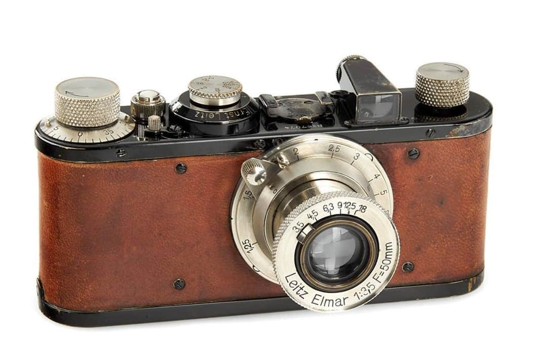 ライカさんのインスタグラム写真 - (ライカInstagram)「Leica Vintage "Calfskin"   Rarities and milestones of Leica’s camera history can be found in treasures like this. Only 180 examples of the Leica I (Model C Standard) “Calfskin” have been produced in 1930-31. As many of these were later upgraded by Leica to regular Vulkanite covering, an original calfskin Leica has since been viewed as an extreme rarity. Such gems can be found at The Leitz Photographica Auction, which will take place on November 21. Follow the link in our bio for more.  #leica #leicacamera #leitzphotographicaauction #rareleica #leicashop」9月4日 23時00分 - leica_camera