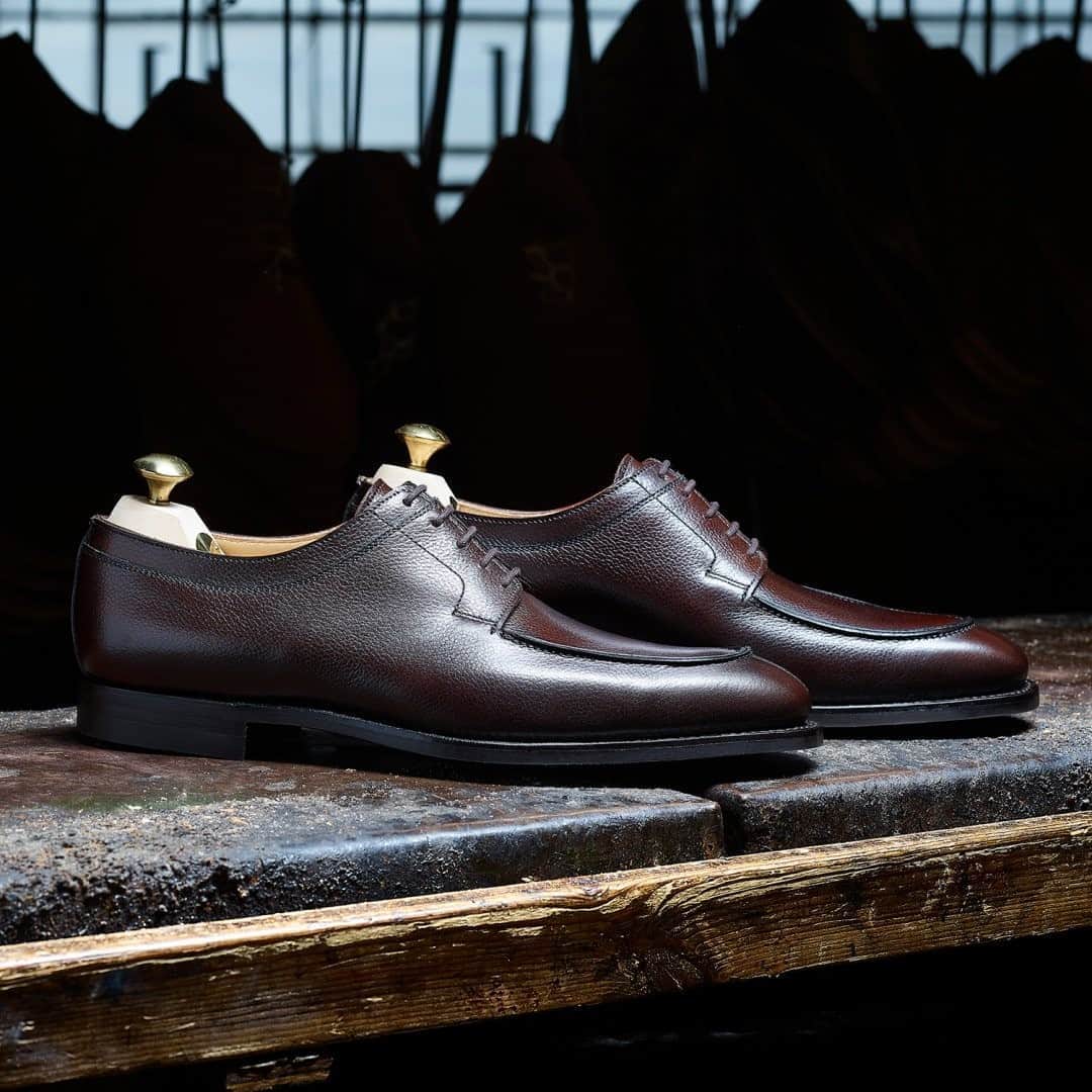 のインスタグラム：「Hardwick  Dark Brown Pebble Grain  Last 341  City Rubber Sole . #crockettandjones #madetobeworn #derby #hardwick」