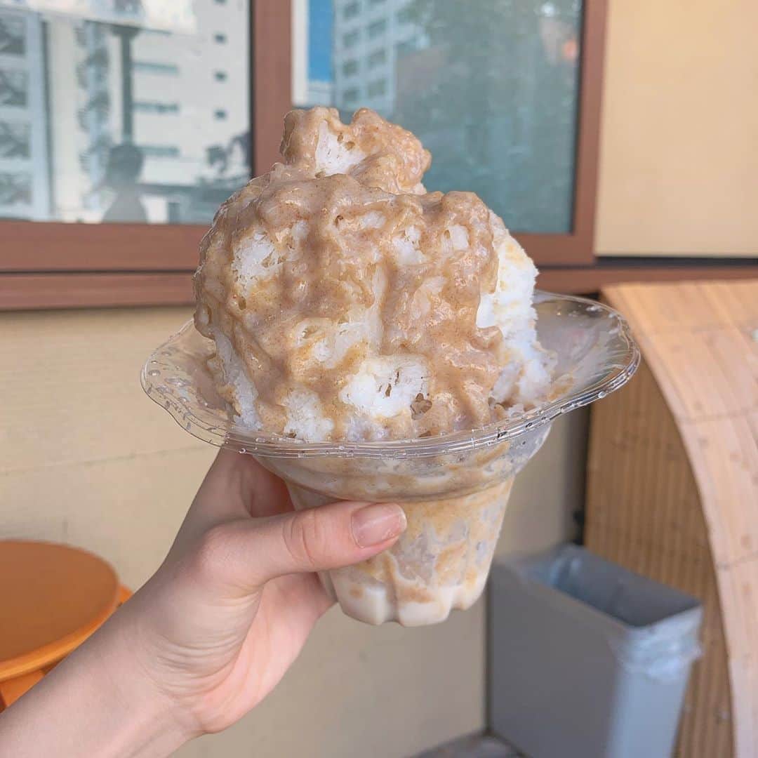 夏川愛実のインスタグラム：「﻿ ﻿ 大須にある﻿ 今井総本家 天津甘栗さんの﻿ 栗ミルク氷🌰💓﻿ ﻿ 栗だいすき💓﻿ ﻿ ﻿ #栗#栗ミルク氷#かき氷#大須商店街#大須食べ歩き﻿ #大須#大須カフェ#名古屋スイーツ#栗スイーツ﻿ ﻿」