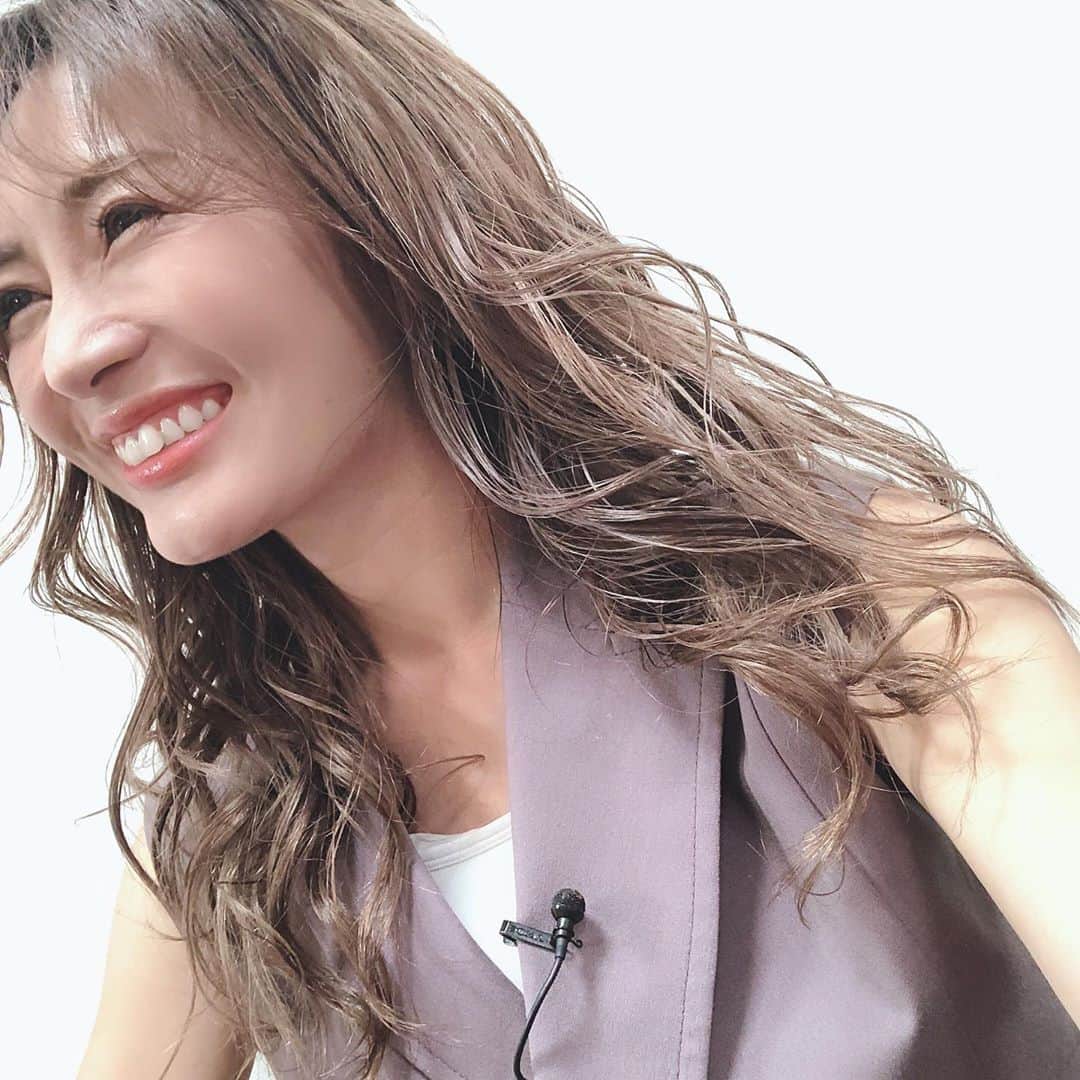 新山千春さんのインスタグラム写真 - (新山千春Instagram)「本日の衣装💜💜すごーく好き💋  #セットアップ #パワーショルダー #POWERshoulder #coodinate  #新山千春  明日はバラエティーのロケ  台風が心配だよー💦  最近はじめた わたしのYouTubeです🌹 👇👇 https://m.youtube.com/watch?v=7OUFG70m3uY  プロフィールからもとべます！ ぜひチャンネル登録も お願い出来たら嬉しいなぁ🌹  #CHIHAROOM」9月4日 23時19分 - chiharuuu_0114