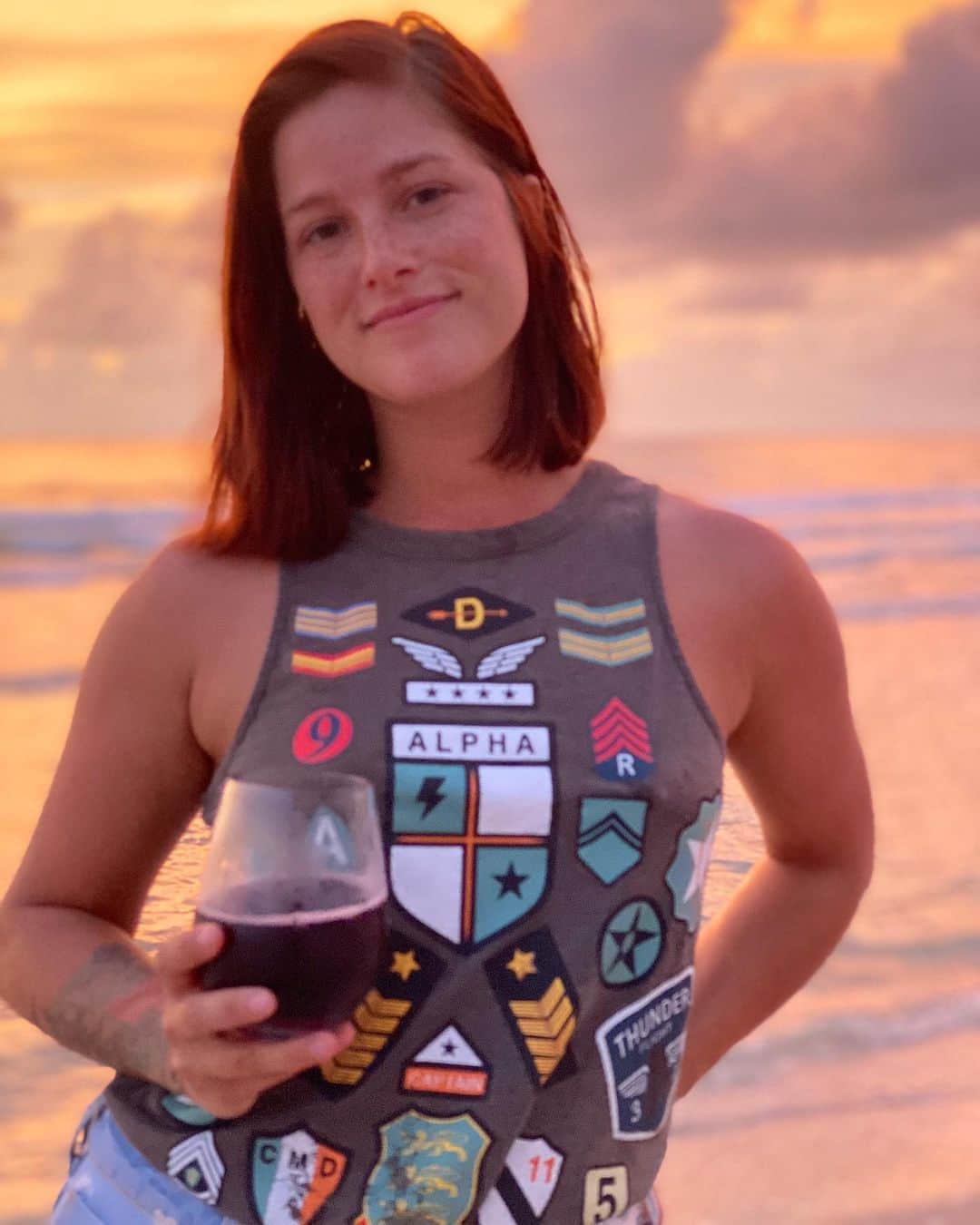 キャサディー・ポープのインスタグラム：「Sandy girl = happy girl 🏝」
