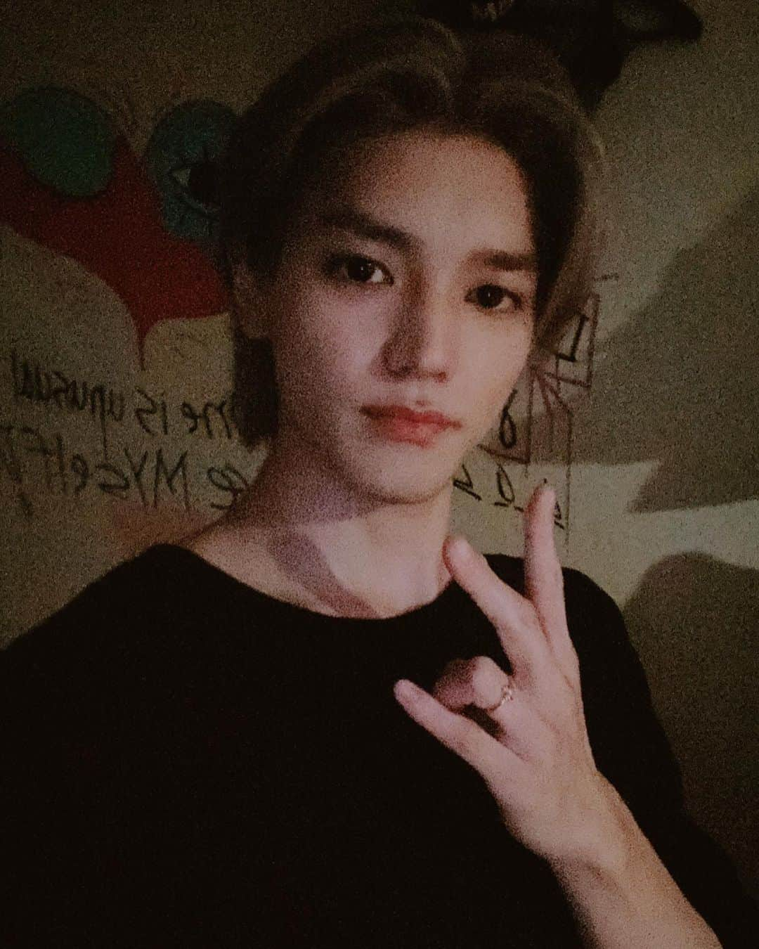 NCT 127さんのインスタグラム写真 - (NCT 127Instagram)「오랜만!!! 다들 잘 지내죠 ?  다들 즐거운 주말 보내요 ~~~ 언제나 힘을 주는 시즈니들 !! 고마워요 ~~ - TY  #TAEYONG #NCT127 #NCT」9月4日 23時38分 - nct127