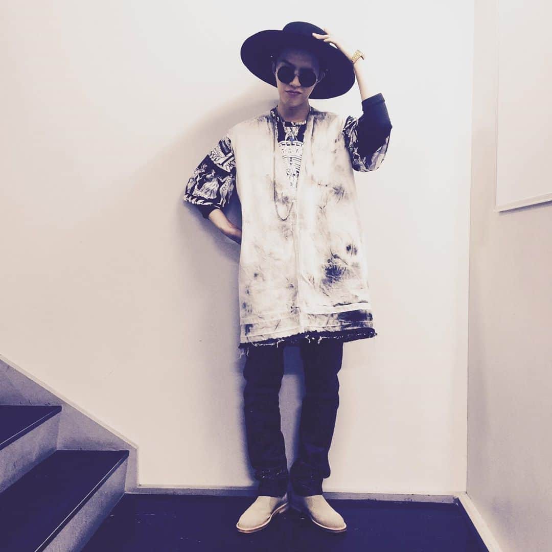 小林 ディスカスさんのインスタグラム写真 - (小林 ディスカスInstagram)「これも2015年。 旧超新星さんとかと一緒の、 横浜でのLIVEだったと思う🧐 つうか、 我ながら、 今見てもかなりイケてると思うーっ！！👱🏽‍♂️💯💯💯🙋🏼‍♂️  #tbt ってもう金曜日だけど😂笑笑 #myname #2015 #kpop #fashion #music #styling #stylingbyme  #mywork #東京 #メンズファッション」9月4日 14時55分 - discus_kobayashi