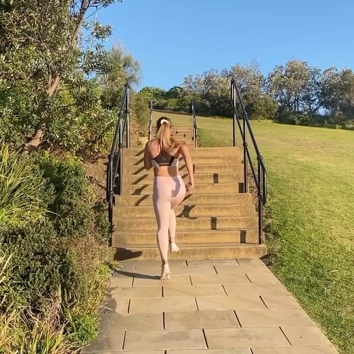 シャルロッテ・キャスリックのインスタグラム：「Bring balance to your body and mind with ASICS New Women's Collection #ThisIsForMe @asicsaustralia」